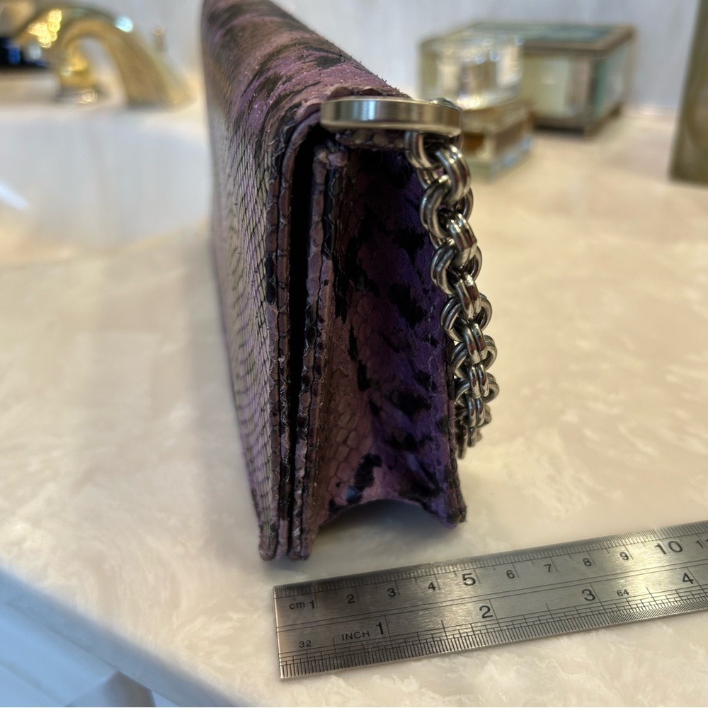 Purple snakeskin purse with short shoulder strap, chain detail. Magnet closure. - Picture 14 of 16
